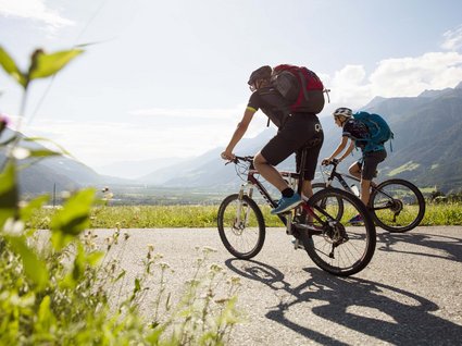 Wandern und Biken im Vinschgau – und mehr! Wandern und Biken im Vinschgau – und mehr!